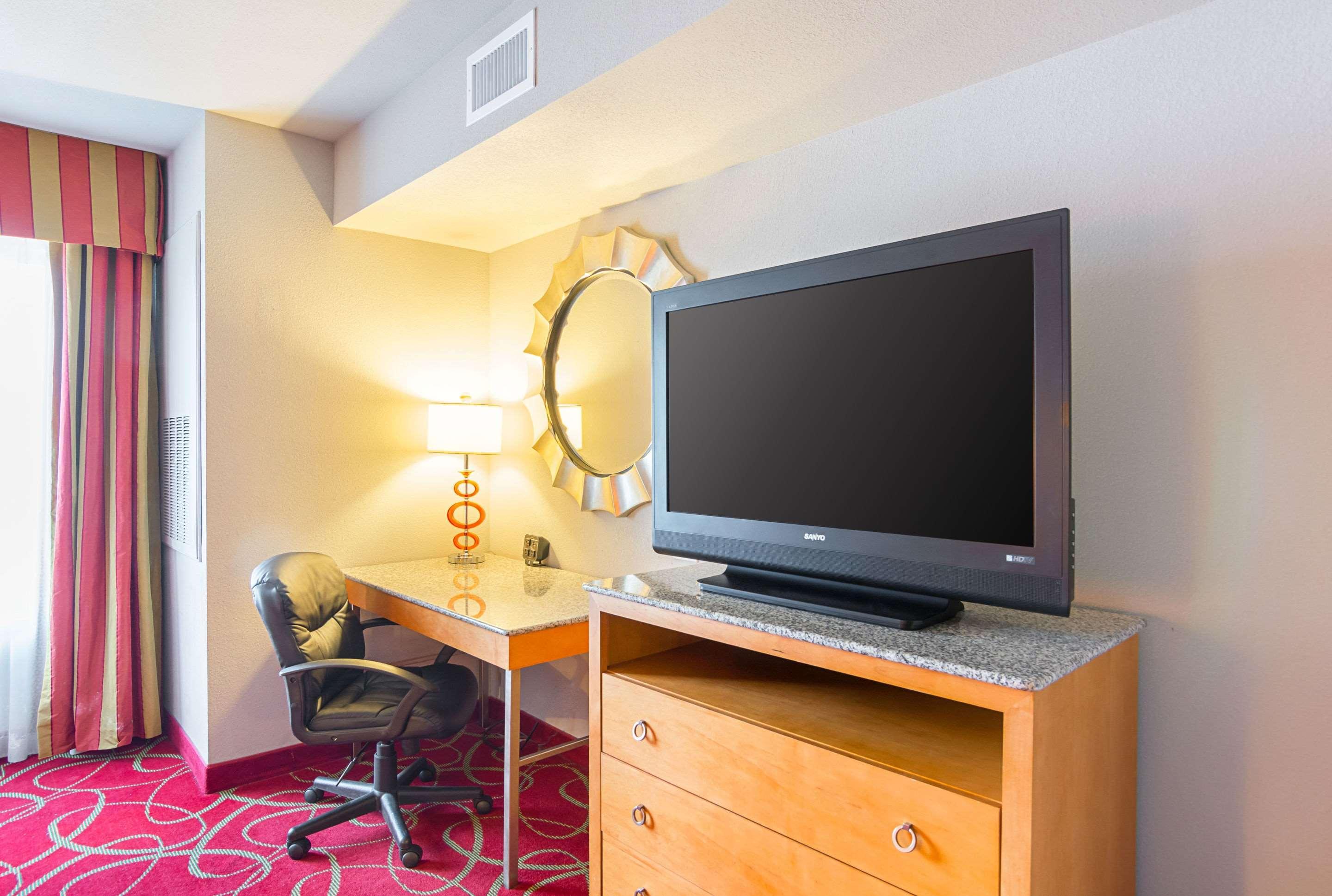 Comfort Suites At Virginia Center Commons Glen Allen Bagian luar foto