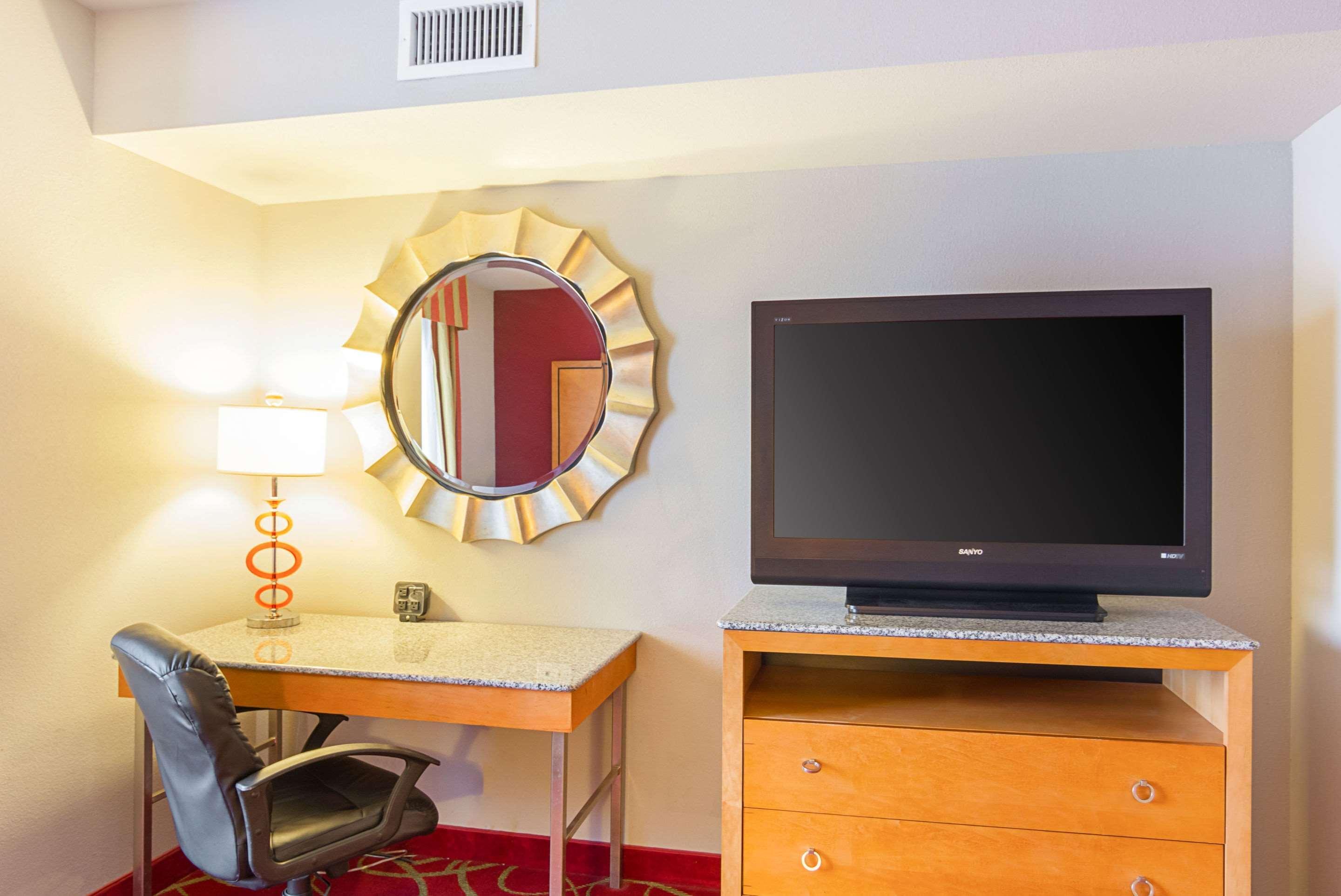 Comfort Suites At Virginia Center Commons Glen Allen Bagian luar foto