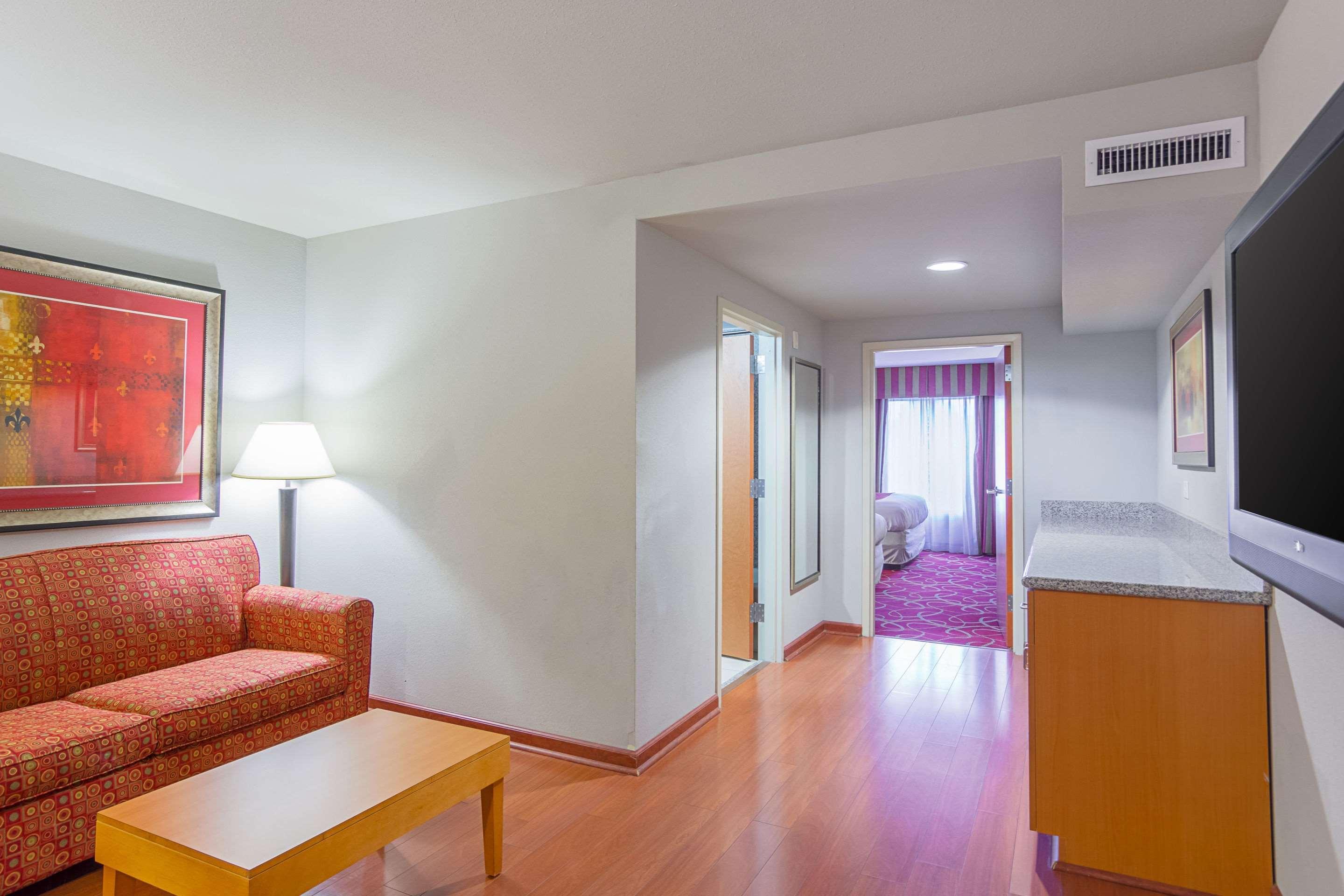 Comfort Suites At Virginia Center Commons Glen Allen Bagian luar foto