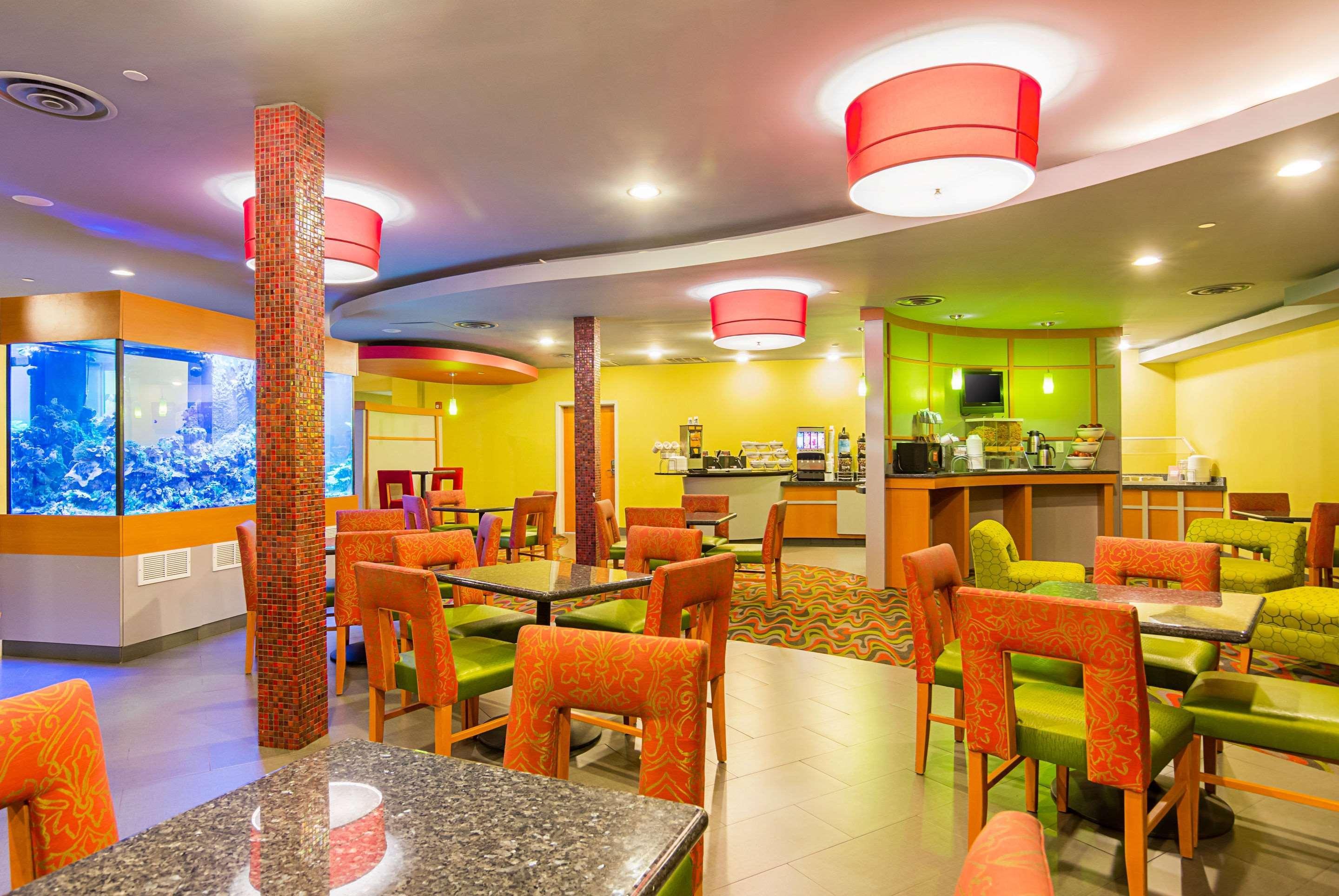 Comfort Suites At Virginia Center Commons Glen Allen Bagian luar foto