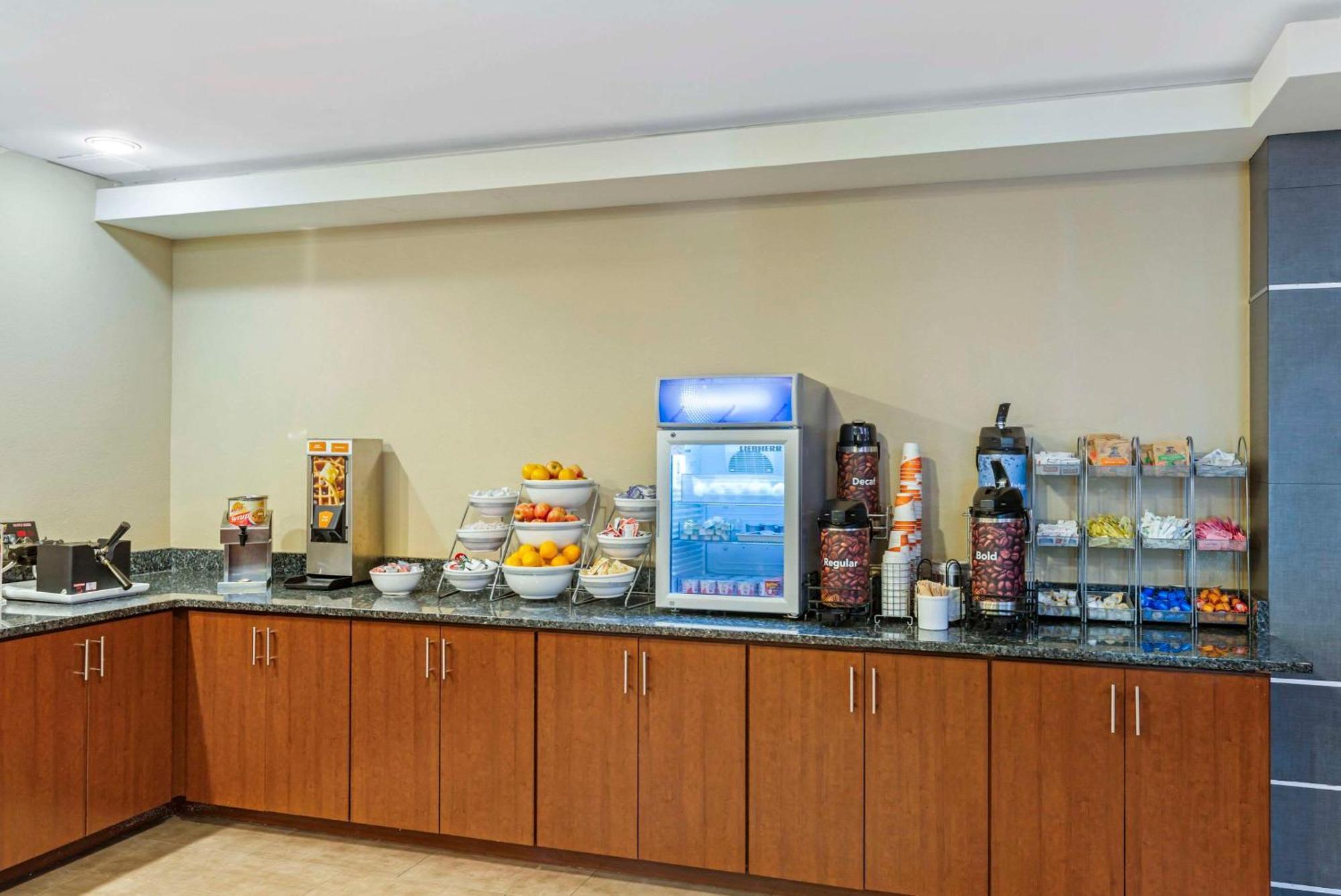 Comfort Suites At Virginia Center Commons Glen Allen Bagian luar foto