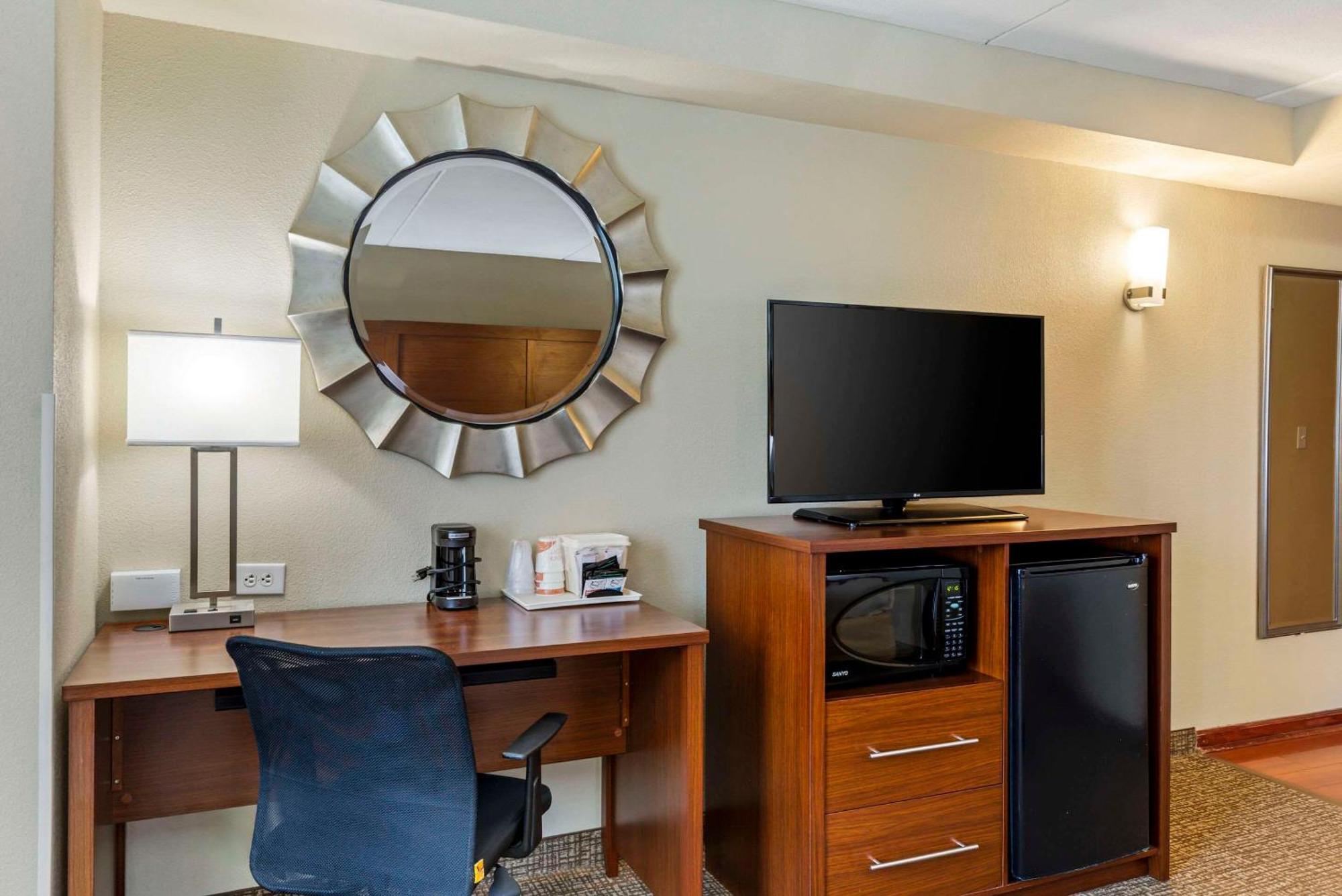 Comfort Suites At Virginia Center Commons Glen Allen Bagian luar foto