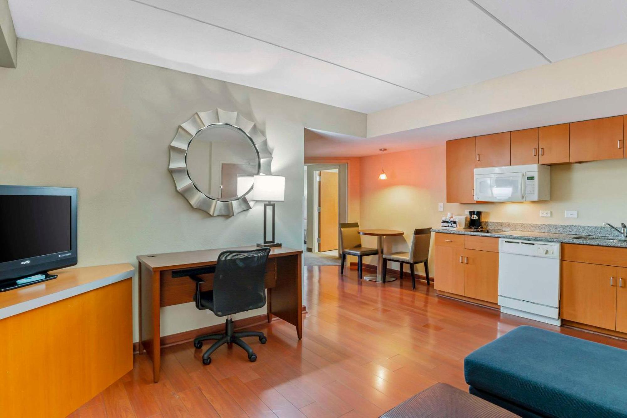 Comfort Suites At Virginia Center Commons Glen Allen Bagian luar foto