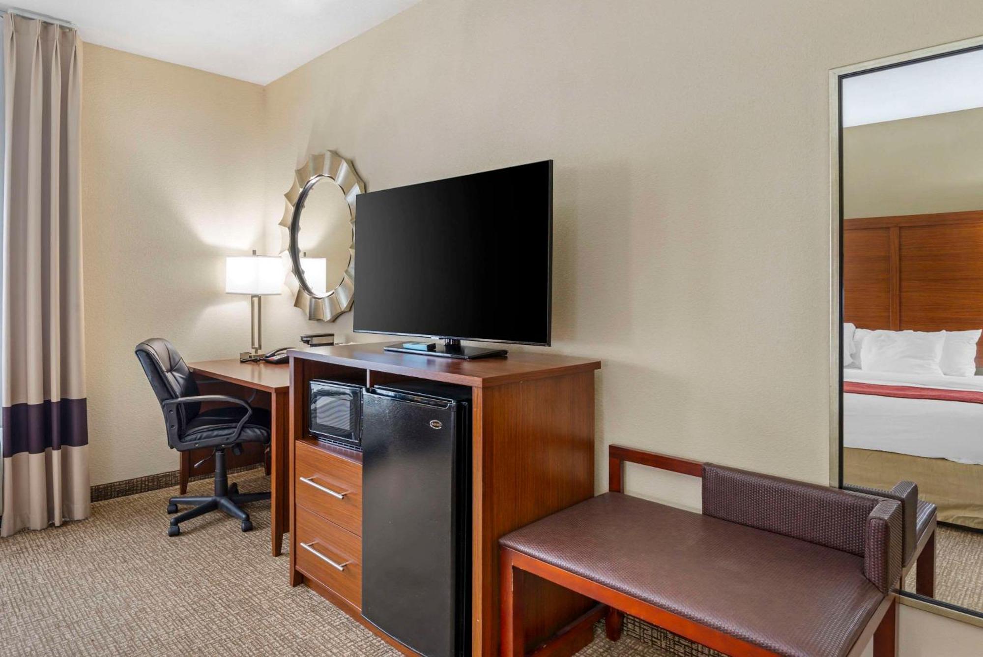 Comfort Suites At Virginia Center Commons Glen Allen Bagian luar foto