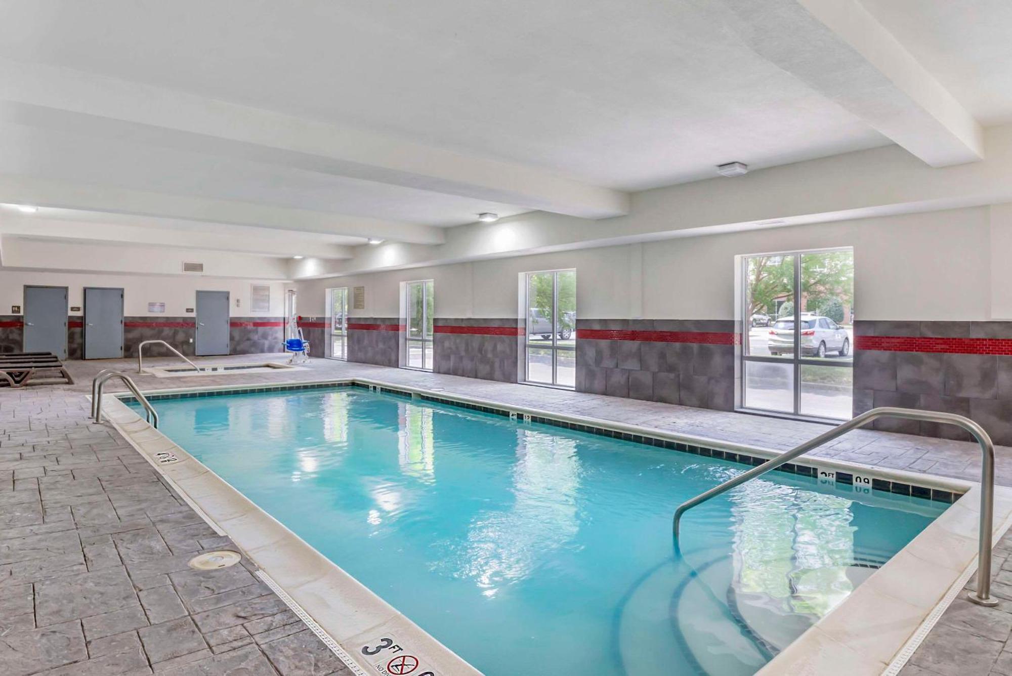 Comfort Suites At Virginia Center Commons Glen Allen Bagian luar foto