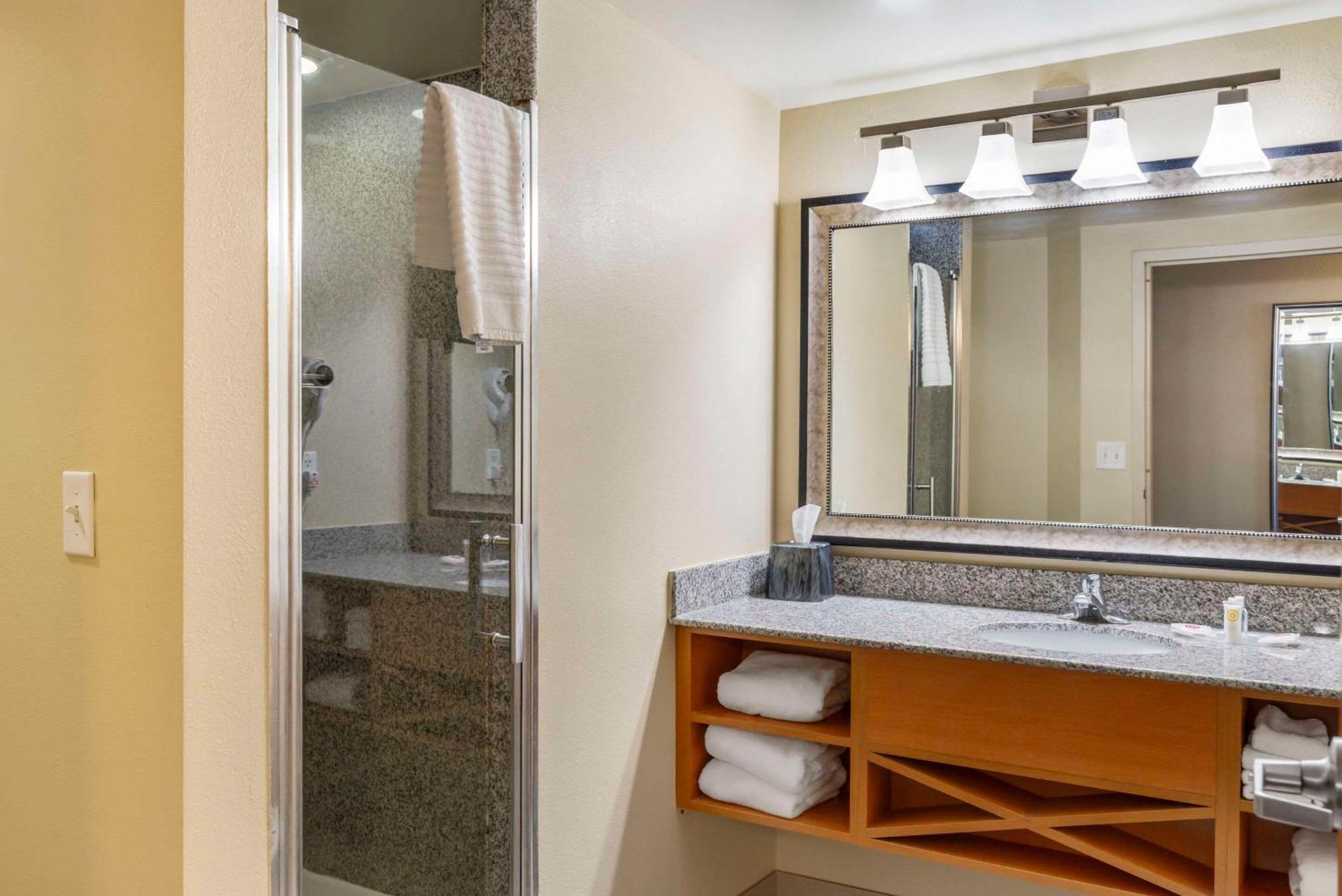 Comfort Suites At Virginia Center Commons Glen Allen Bagian luar foto